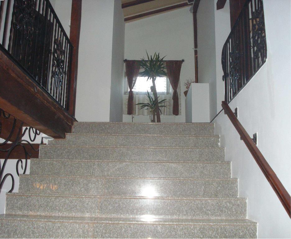Hotel Zara Ρόμαν Εξωτερικό φωτογραφία