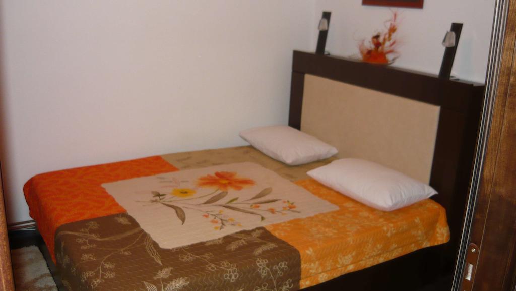 Hotel Zara Ρόμαν Δωμάτιο φωτογραφία