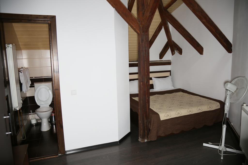 Hotel Zara Ρόμαν Εξωτερικό φωτογραφία