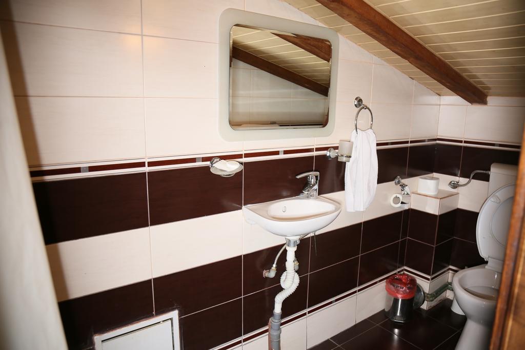 Hotel Zara Ρόμαν Εξωτερικό φωτογραφία