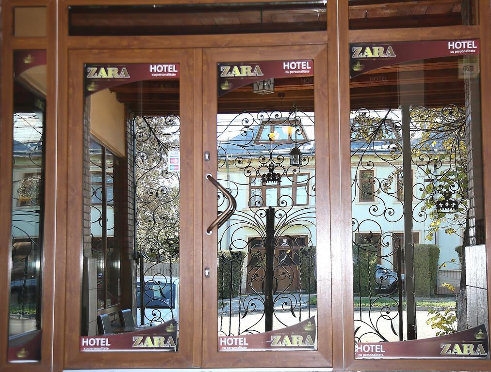 Hotel Zara Ρόμαν Εξωτερικό φωτογραφία