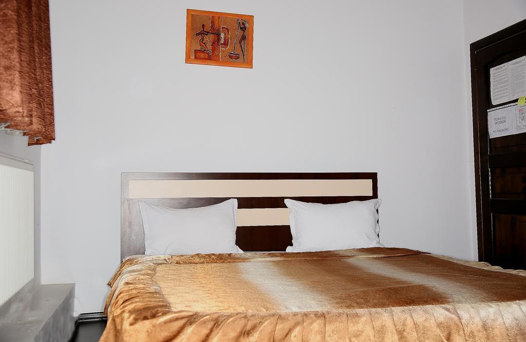 Hotel Zara Ρόμαν Εξωτερικό φωτογραφία