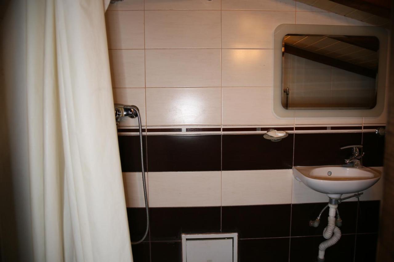Hotel Zara Ρόμαν Εξωτερικό φωτογραφία